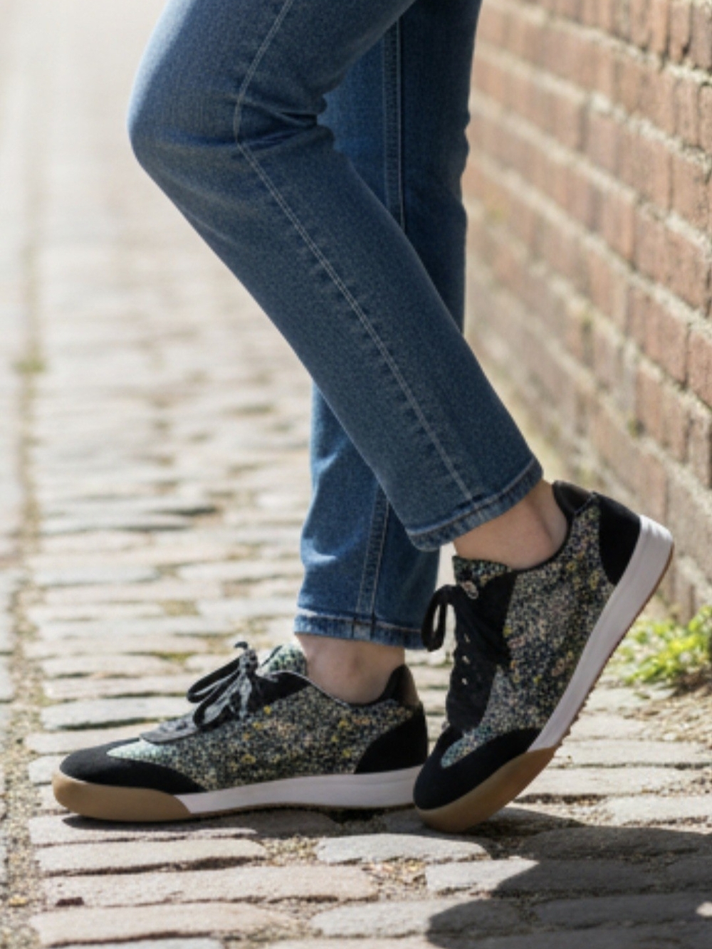 Skechers Women's Floral Print   Confort  Casual Shoes Size 9.5